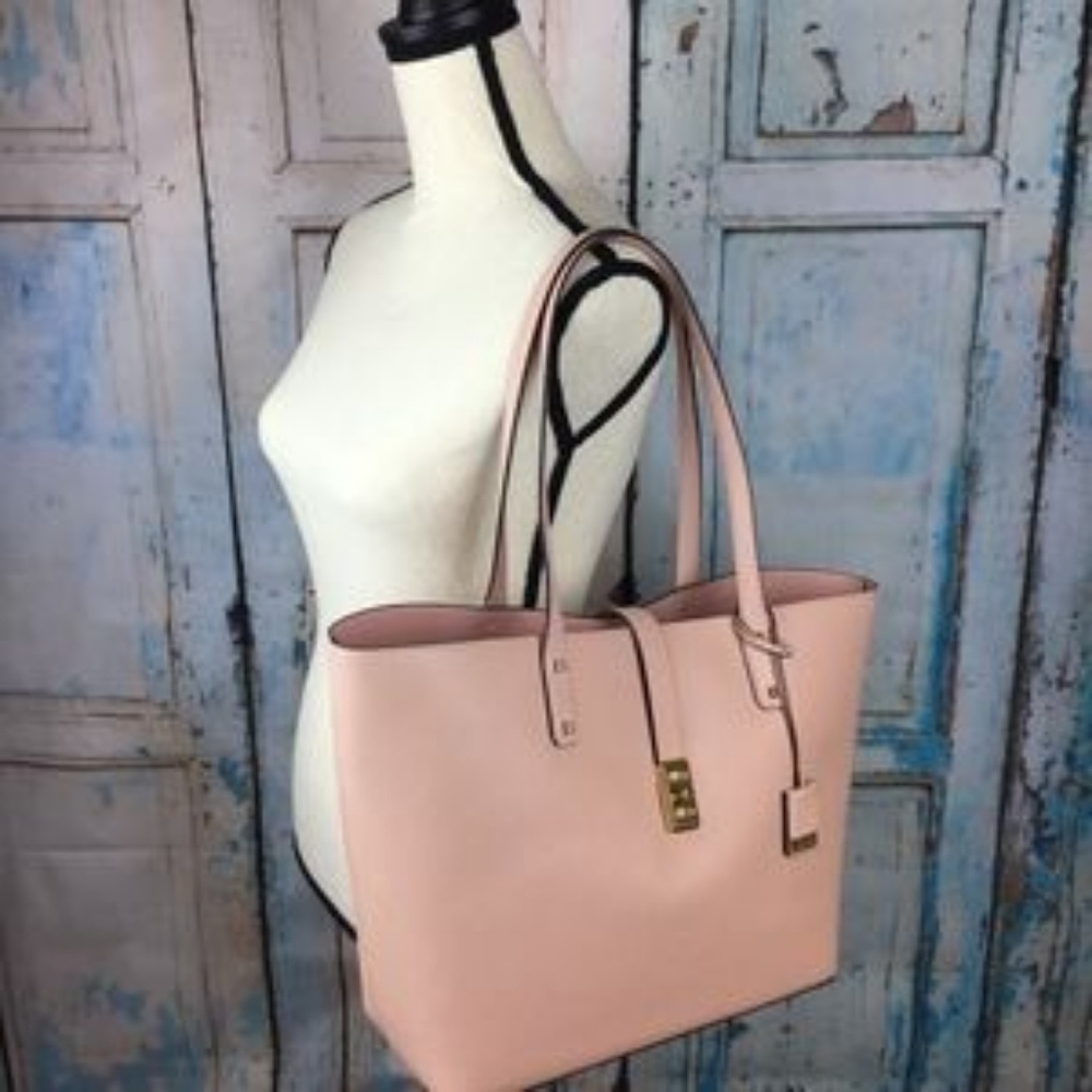 🚫SOLD🚫 Michael Kors Fawn LG Carryall Tote 🌺